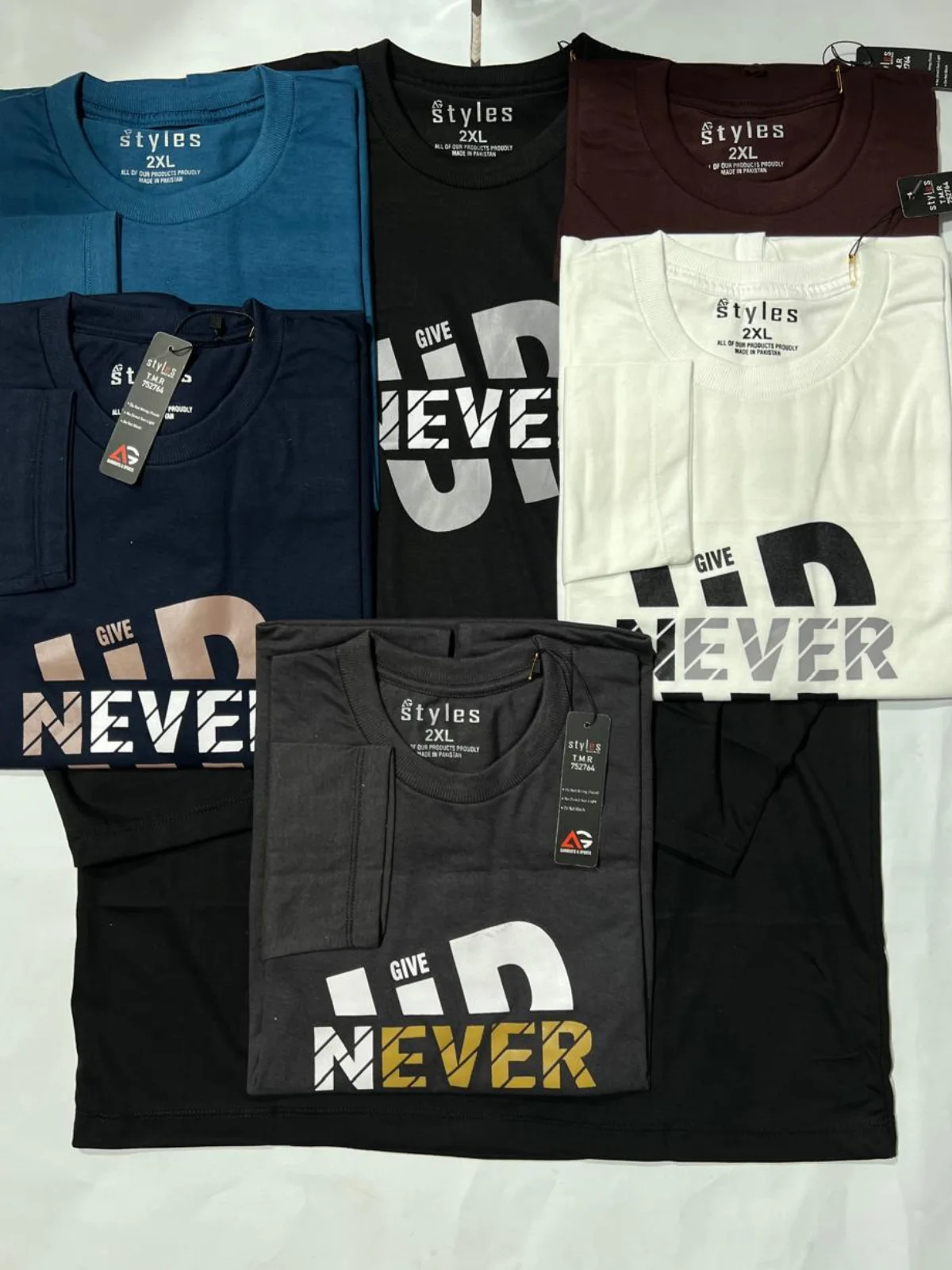 Give Up Never Bold Graphic Long-Sleeve Tees
